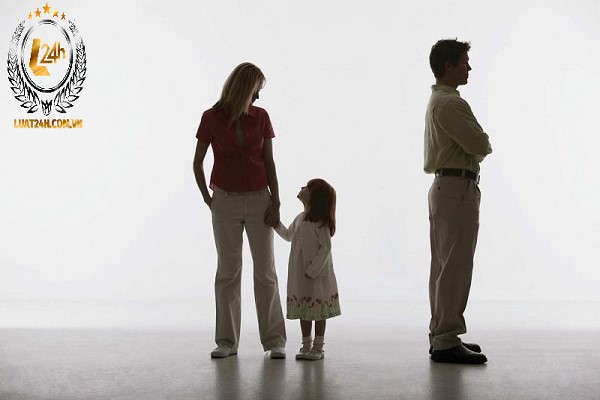 Quyền và nghĩa vụ đối với con khi nam, nữ chung sống với nhau như vợ chồng